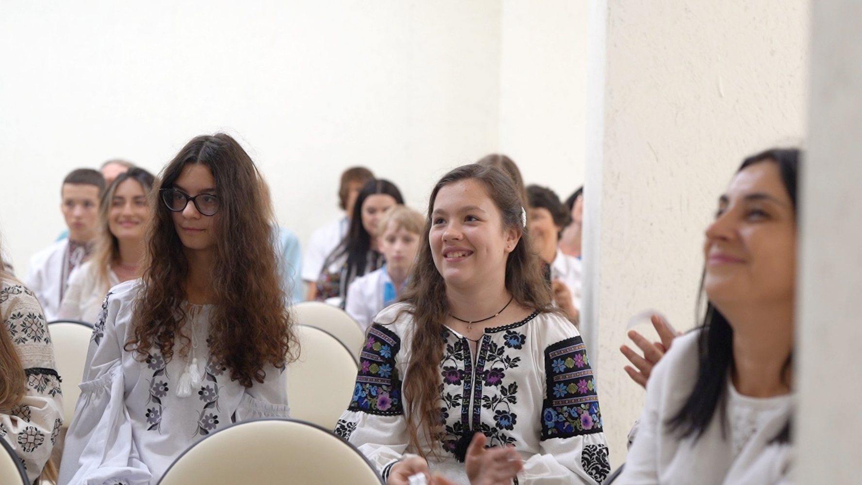 Учні Академії у вишиванках на святі